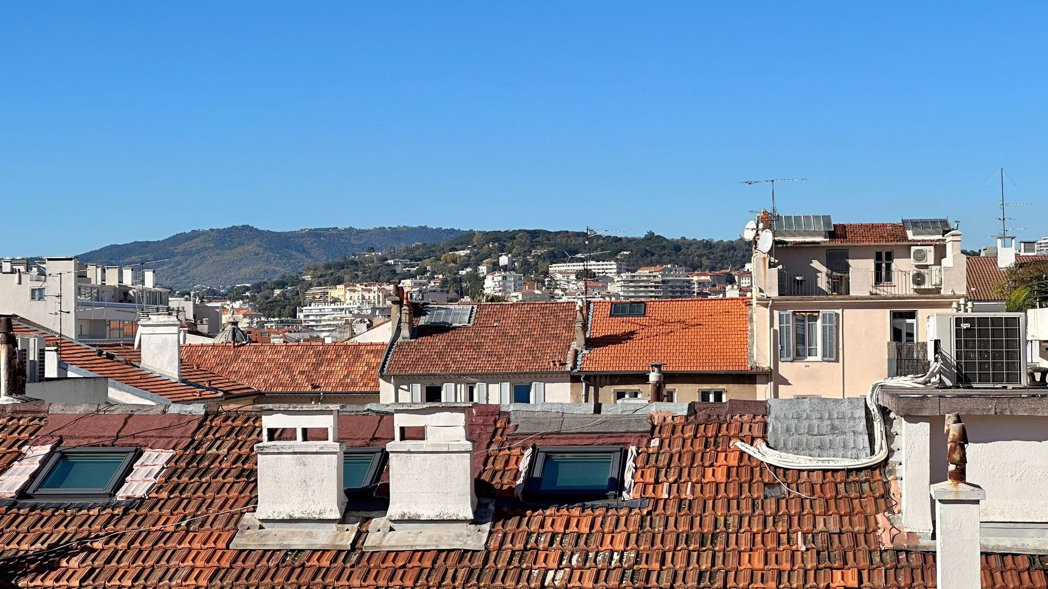 CANNES - Superbe duplex avec terrasse ensoleillée et box, résidence de standing